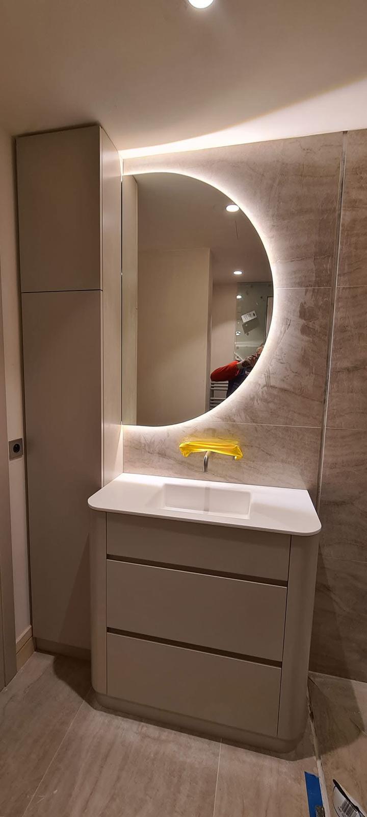 Mobile bagno in noce canaletto