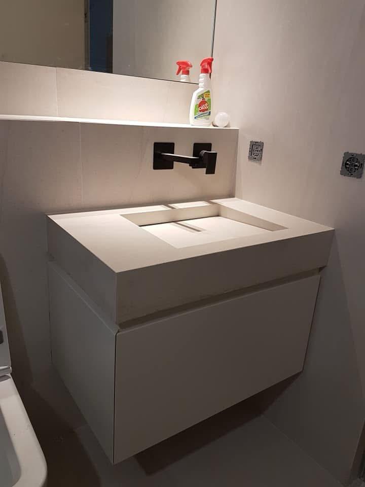 Vanity unit con specchio retroilluminato