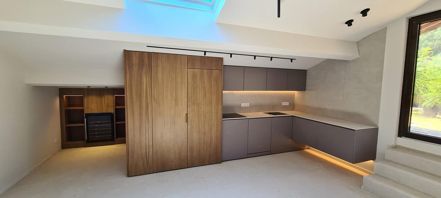 Dettaglio cucina in legno su misura Forlì