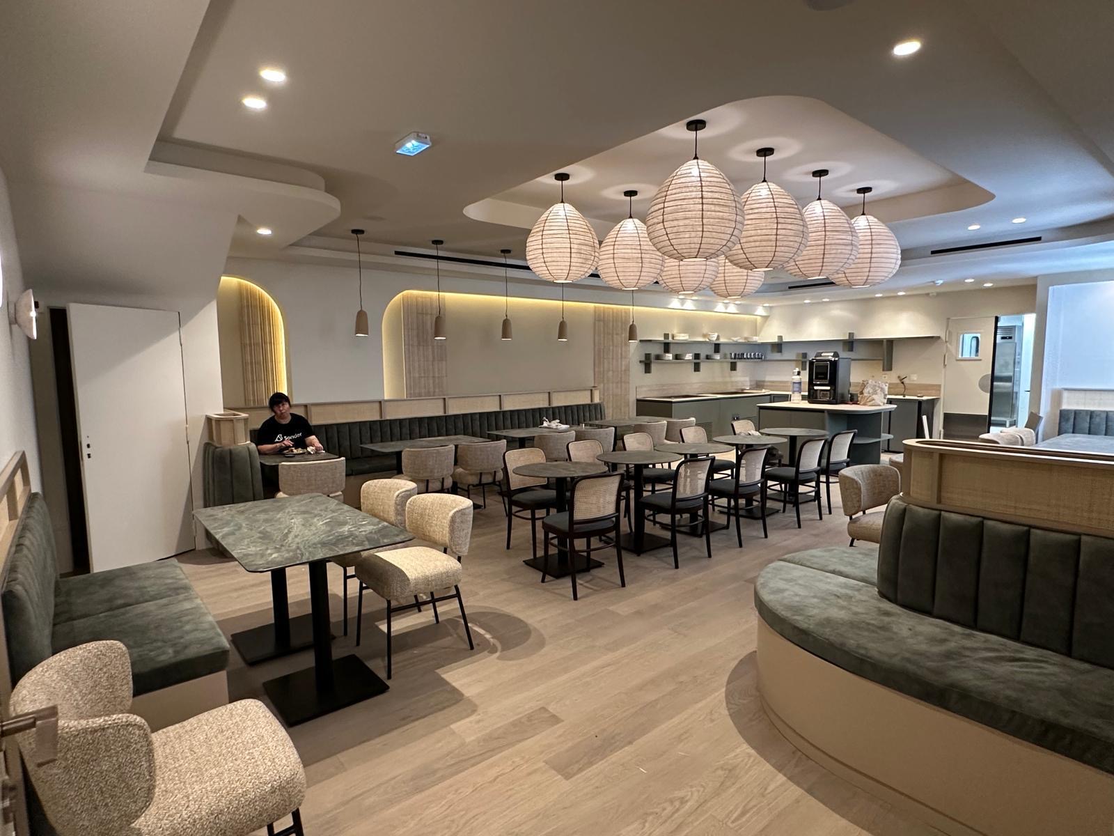 Allestimento sala lounge e ristorante