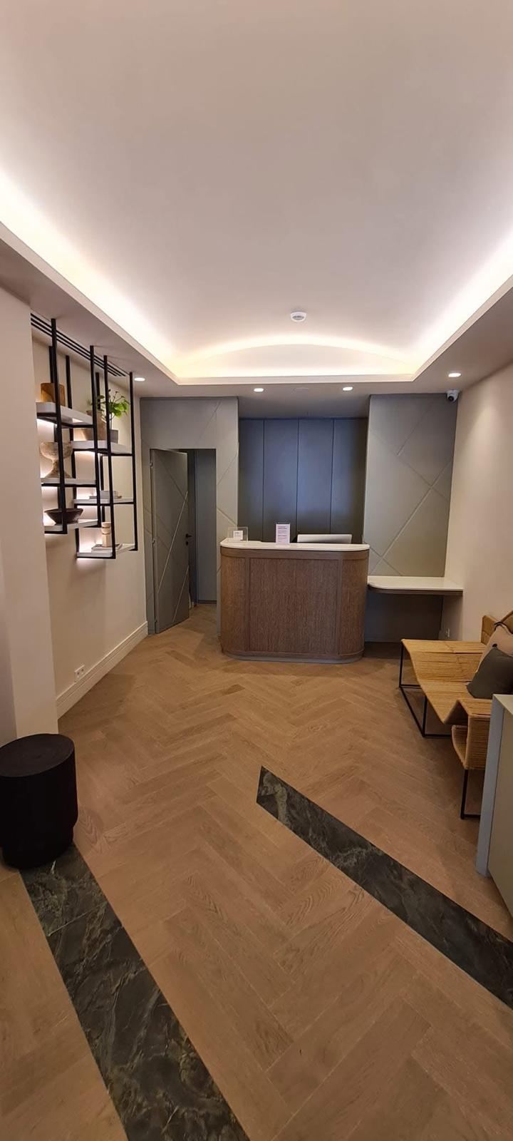 Libreria a parete con scala