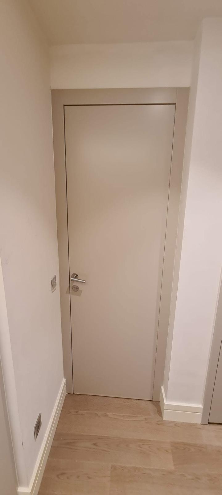 Porta filomuro in frassino