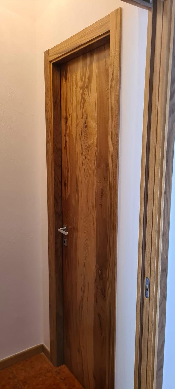 Porta tradizionale in noce